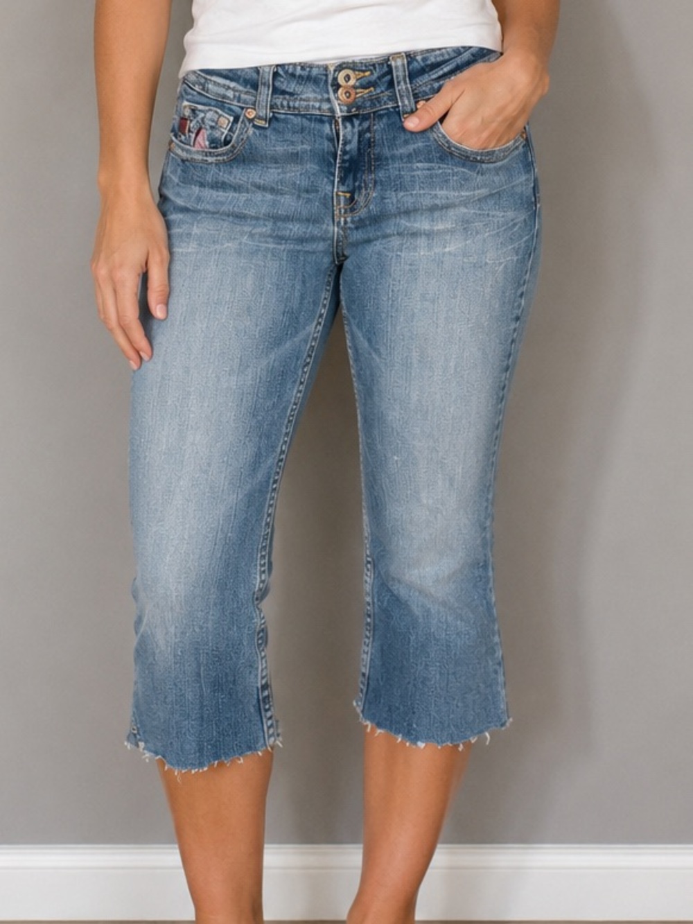 Miss Me Size 26 Low Rise Cropped Capri Jeans Raw Hem Distressed
